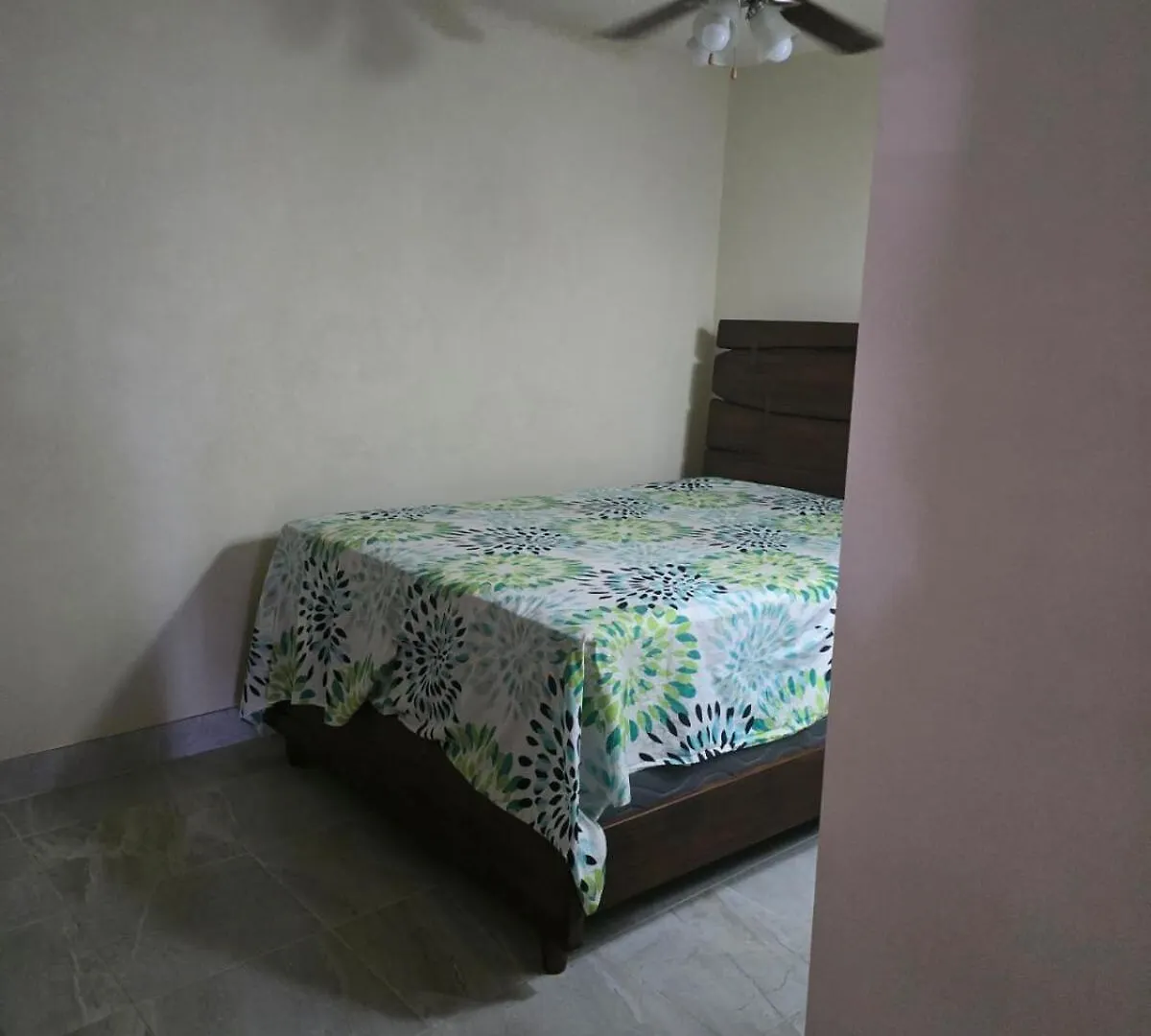 Welcome To Our Cozy Retreat! Christ Church Apartment